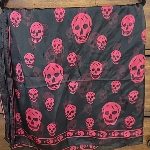 Alexander McQueen Scarf - New with Tags - Picture 6 of 6